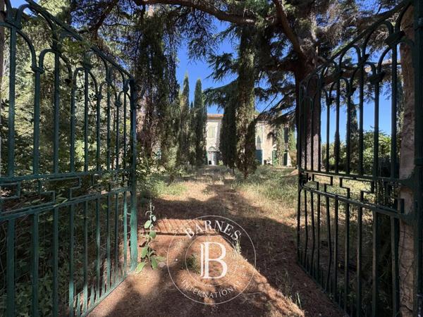 Pézenas, Château  600 m² à vendre