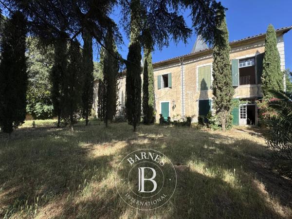 Pézenas, Château  600 m² à vendre