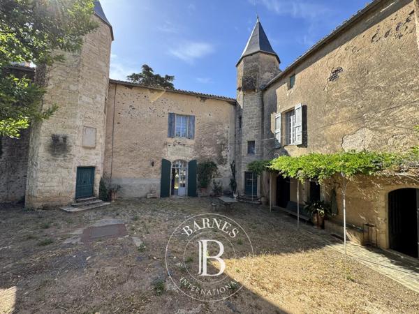 Pézenas, Château  600 m² à vendre
