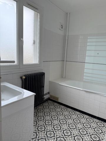 Maison 4 pièces 81.63m2 avec sous-sol - ST SEBASTIEN DE MORSENT