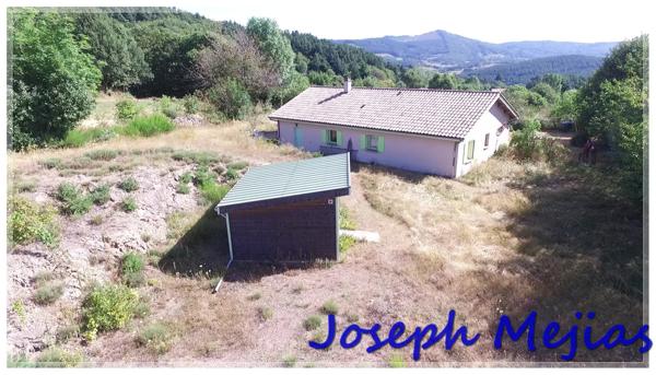 Saint-Apollinaire-de-Rias (07240) A 10 minutes de Vernoux-en-Vivarais, maison plain pied, 2 chambres, terrain 2000 m²