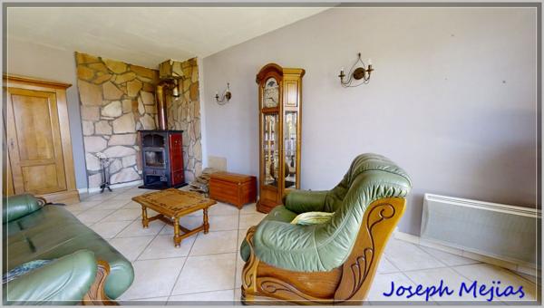 Saint-Apollinaire-de-Rias (07240) A 10 minutes de Vernoux-en-Vivarais, maison plain pied, 2 chambres, terrain 2000 m²