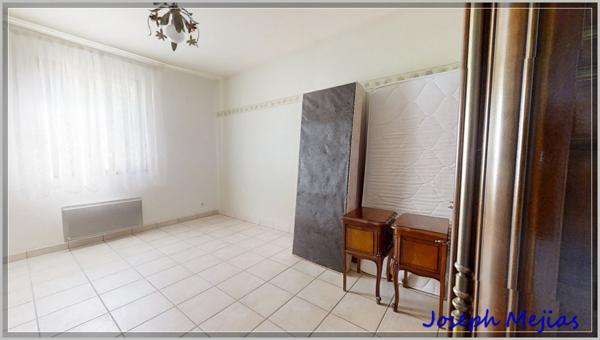 Saint-Apollinaire-de-Rias (07240) A 10 minutes de Vernoux-en-Vivarais, maison plain pied, 2 chambres, terrain 2000 m²