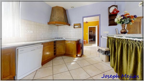 Saint-Apollinaire-de-Rias (07240) A 10 minutes de Vernoux-en-Vivarais, maison plain pied, 2 chambres, terrain 2000 m²