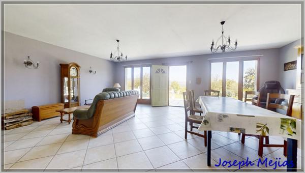 Saint-Apollinaire-de-Rias (07240) A 10 minutes de Vernoux-en-Vivarais, maison plain pied, 2 chambres, terrain 2000 m²