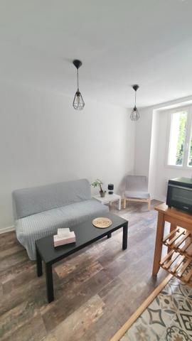 Joli studio sur cour jardin, rue des Cascades (Jourdain)