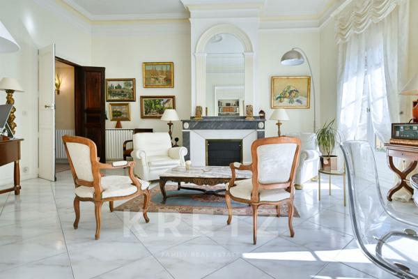 Hôtel Particulier du XVIIIème avec patio et terrasse