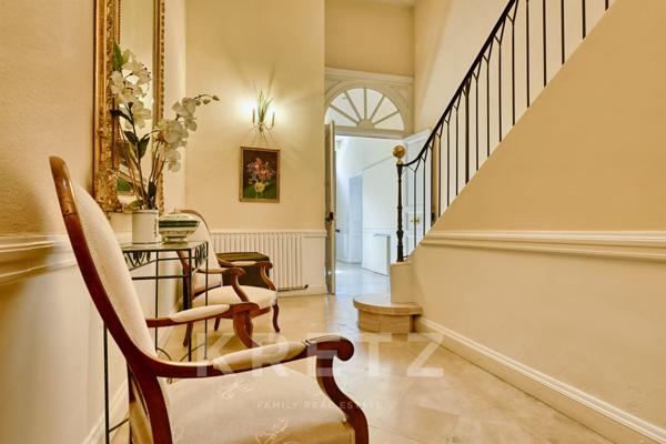 Hôtel Particulier du XVIIIème avec patio et terrasse