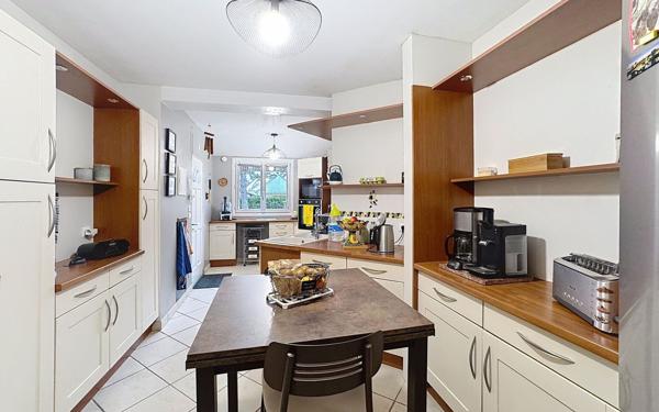 Maison à vendre    6 pièces • 170 m2 Montbazon