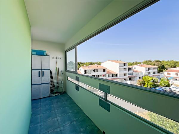 Appartement 2 pièce(s) avec une vue dégagée et un garage
