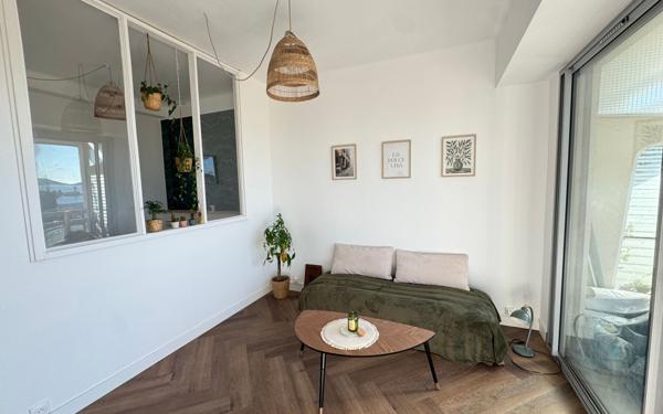 Appartement à vendre    1 pièce •  Toulon