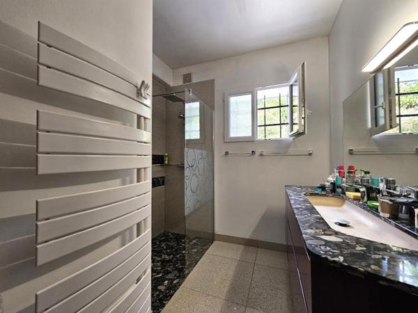 LE PASSAGE maison entièrement rénovée 130 m² - 3 chambres -Terrasse, jardin - double garage - DPE A
