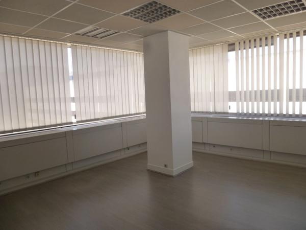 600 m2 de bureaux avec parking à vendre à Cergy au prix de 650000 euros