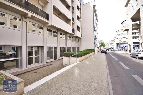 Appartement à louer 5 pièces 127.39m²