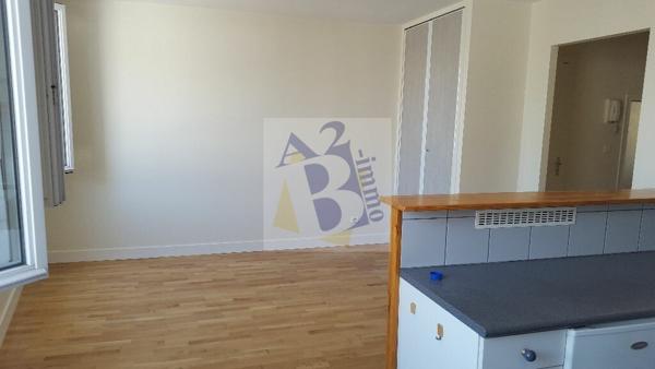 Location appartement Angouleme (16000), 36.00m² avec 2 pièce(s) dont 1 chambre(s). Agence Allard Brimeaud