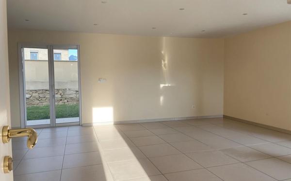 Maison à vendre    5 pièces •  Saint-Paul-Trois-Châteaux