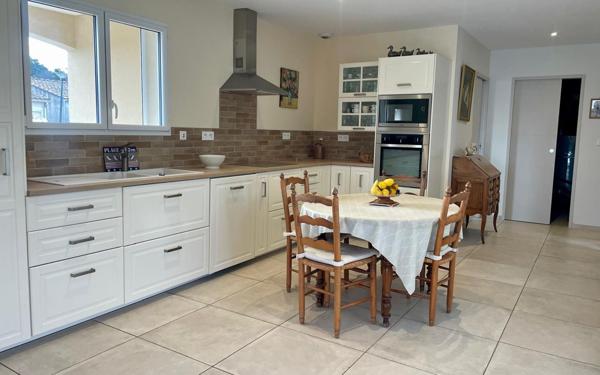 Maison à vendre    5 pièces •  Saint-Paul-Trois-Châteaux