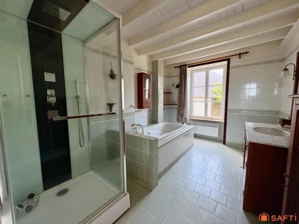 Maison de caractère aux multiples vies, entre nature et potentiel