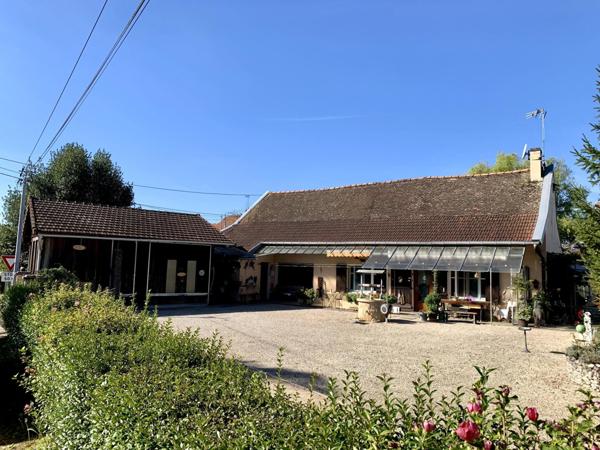 Jolie ferme avec dépendances