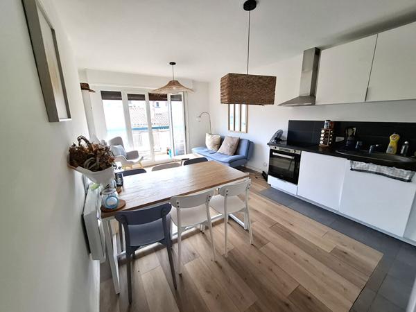 Appartement Marseille 1 pièce(s) 67.60 m2
