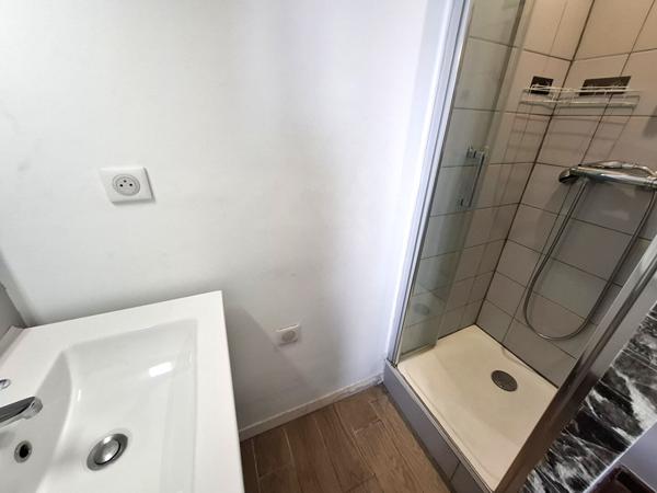Appartement Marseille 1 pièce(s) 67.60 m2