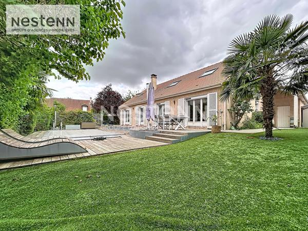 Maison 5 chambres, garage double cave et piscine 225m² au sol et 159,1m² habitable