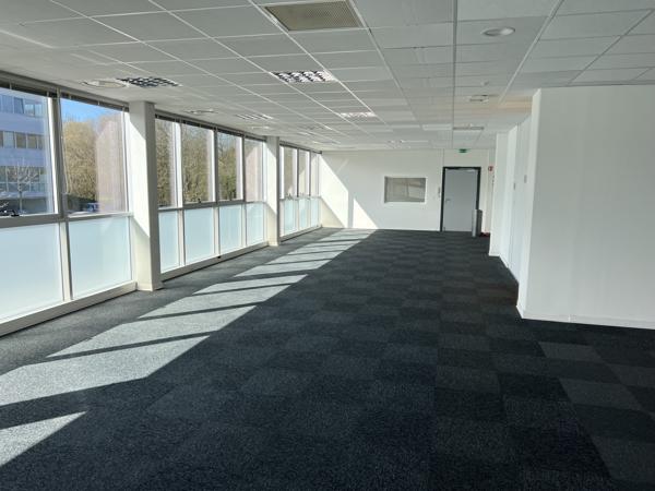 Bureaux à louer à La Chapelle-sur-Erdre dans parc Erdre Active recherché