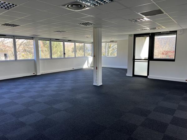 Bureaux à louer à La Chapelle-sur-Erdre dans parc Erdre Active recherché
