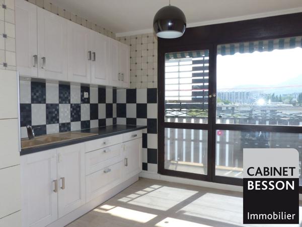 GRENOBLE RUE CLAUDE KOGAN - T3 de 61m² avec balcon au 4ème et dernier étage. EXCLUSIVITE. Contact : Xavier MAGNIN 06 89 12 54 61.