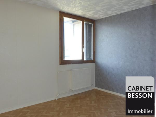 GRENOBLE RUE CLAUDE KOGAN - T3 de 61m² avec balcon au 4ème et dernier étage. EXCLUSIVITE. Contact : Xavier MAGNIN 06 89 12 54 61.