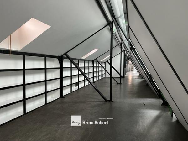Bureaux à louer rénovés à Lyon 6ème dans un site historique emblématique