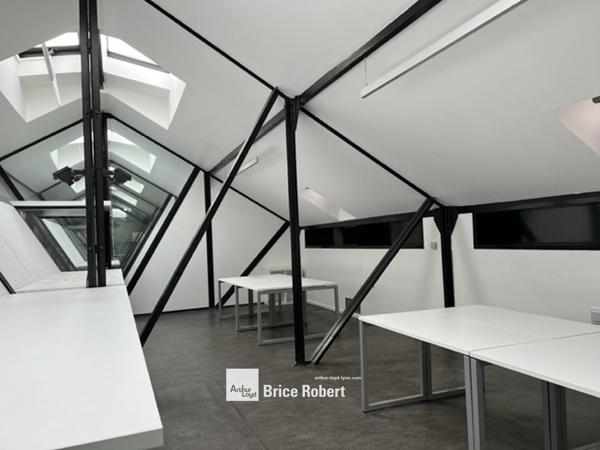 Bureaux à louer rénovés à Lyon 6ème dans un site historique emblématique