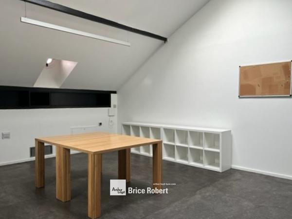 Bureaux à louer rénovés à Lyon 6ème dans un site historique emblématique
