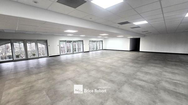 Bureaux à louer rénovés à Lyon 6ème dans un site historique emblématique