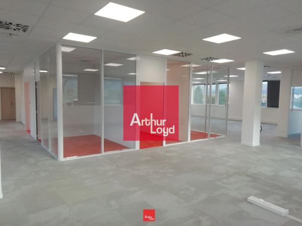 Bureau à louer à Échirolles au 3ème étage avec accès facile et lumineux