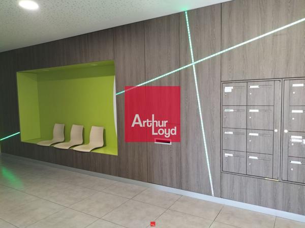 Bureau à louer à Échirolles au 3ème étage avec accès facile et lumineux