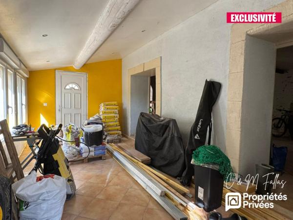 Ensemble immobilier avec appartement rénové - TRAVAILLAN - 220m²