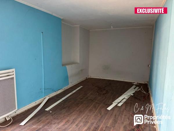 Ensemble immobilier avec appartement rénové - TRAVAILLAN - 220m²