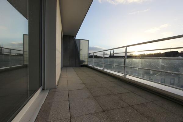 EN HYPER-CENTRE, UN DUPLEX RÊVÉ AVEC TERRASSE, ASCENSEUR ET GARAGES. - A QUIMPER Quimper CENTRE