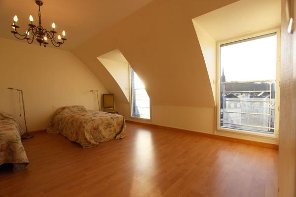 EN HYPER-CENTRE, UN DUPLEX RÊVÉ AVEC TERRASSE, ASCENSEUR ET GARAGES. - A QUIMPER Quimper CENTRE