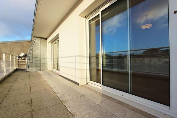 EN HYPER-CENTRE, UN DUPLEX RÊVÉ AVEC TERRASSE, ASCENSEUR ET GARAGES. - A QUIMPER Quimper CENTRE