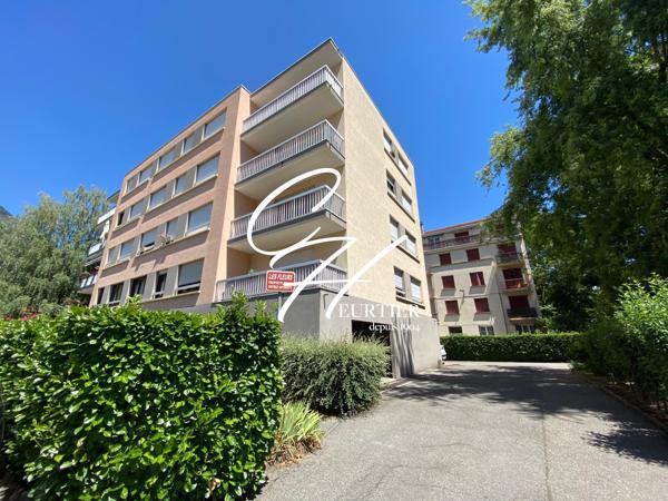 GRENOBLE - Place de parking moto