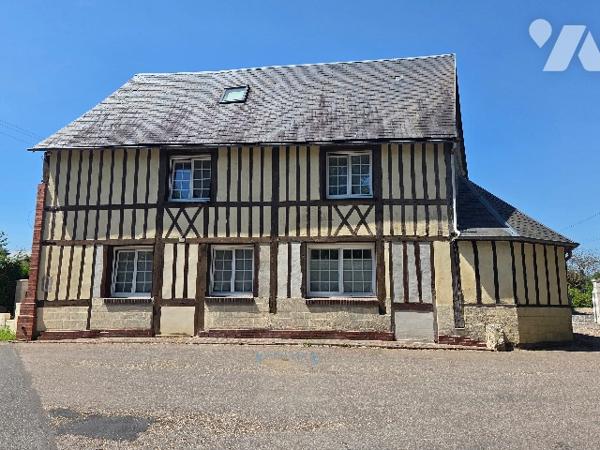 A 11kms de Lillebonne, maison en colombages d'~151m², sur environ 600m² de terrain, 4 chambres.