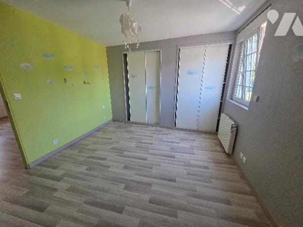A 11kms de Lillebonne, maison en colombages d'~151m², sur environ 600m² de terrain, 4 chambres.