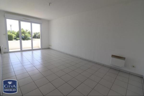 Appartement à louer 2 pièces 48.43m² Saint-Jean-d'Angély (17400)