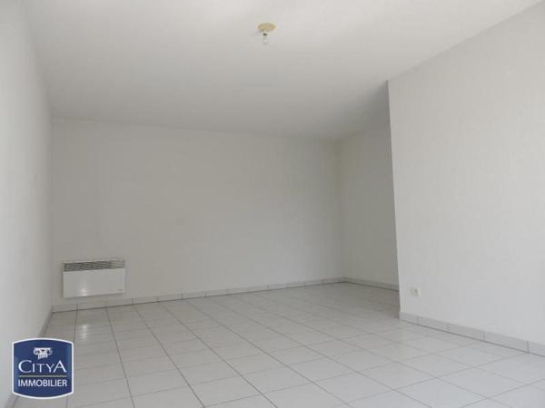 Appartement à louer 2 pièces 48.43m² Saint-Jean-d'Angély (17400)