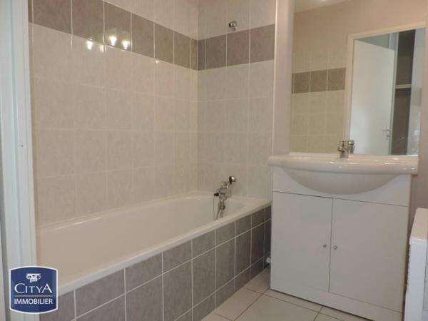 Appartement à louer 2 pièces 48.43m² Saint-Jean-d'Angély (17400)