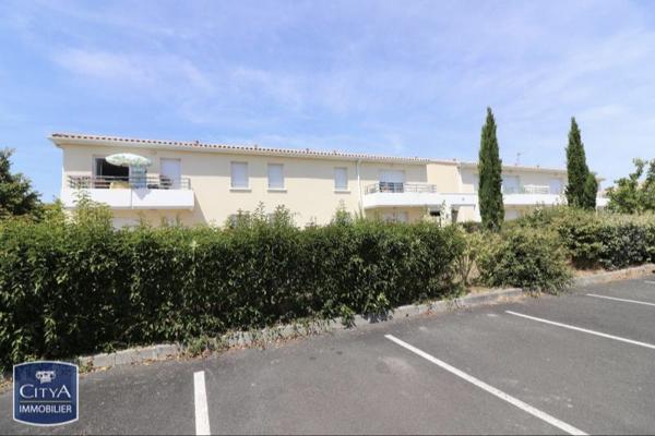 Appartement à louer 2 pièces 48.43m² Saint-Jean-d'Angély (17400)