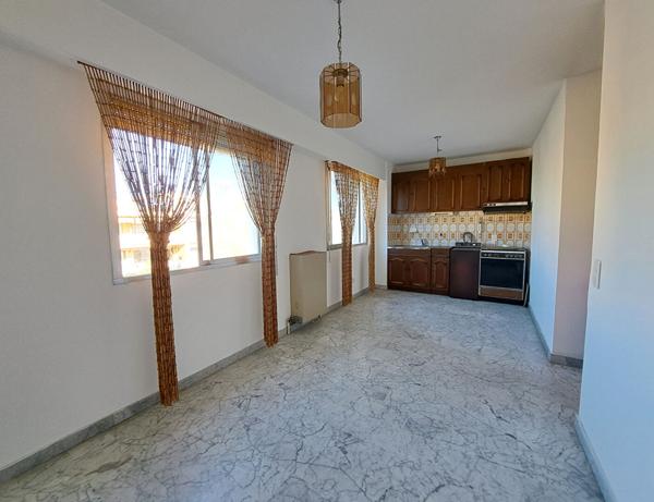 Studio bord de mer à Saint-laurent-du-Var - Résidence piscine-Parking