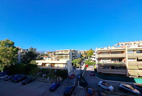 Studio bord de mer à Saint-laurent-du-Var - Résidence piscine-Parking